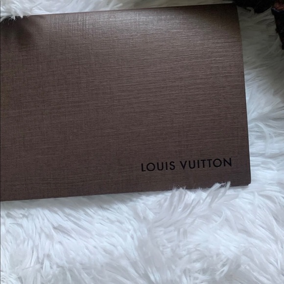 AUTHENTIC Louis Vuitton Scarf - Picture 5 of 7